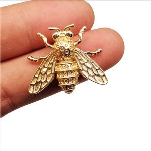 Buy now! Gold bee brooch